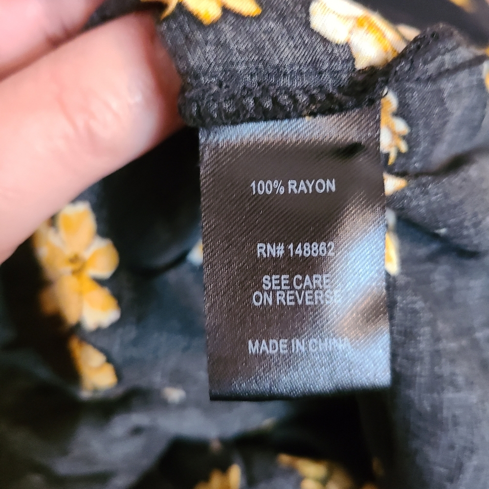 Torrid Blouse Black Yellow Floral Button Up Long Sleeve Women’s Size 1 - Picture 5 of 6
